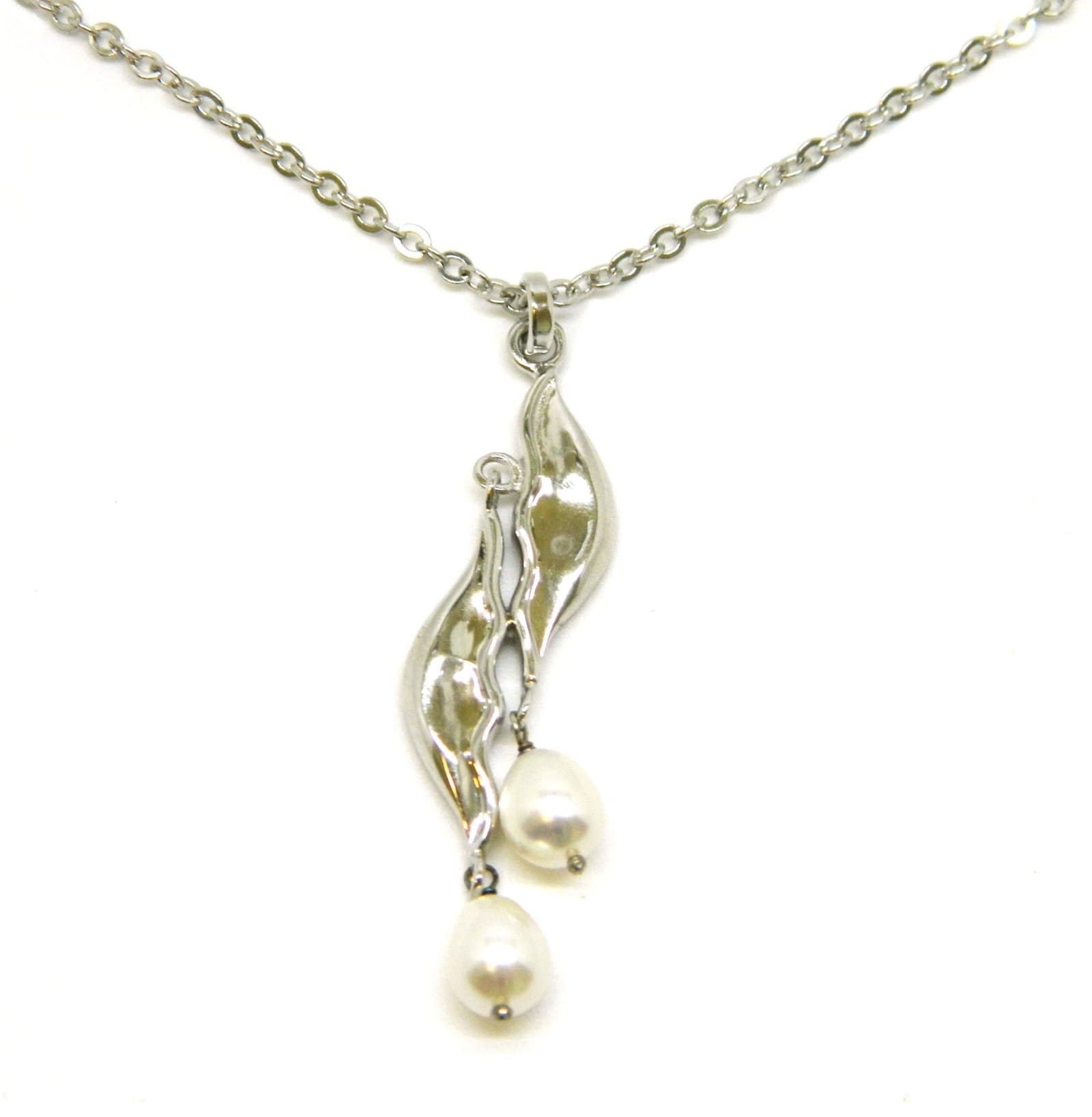 Pearlz Ocean Sterling Silver and White Freshwater Pearl Pendant Necklace